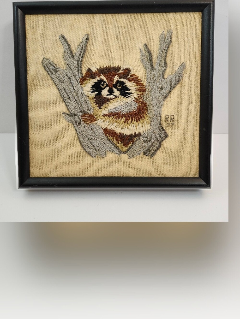 Vintage 1977 "RACCOON IN TREE" Crewel Yarn Decor Framed Burlap Wall Art MCM 9.5"